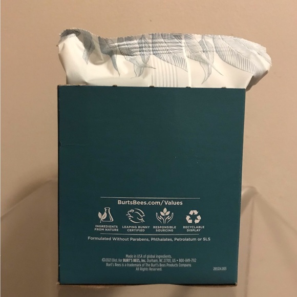 Burt’s Bees Cooling Body Wipes With Eucalyptus Cleanse & Deodorize - Picture 5 of 5